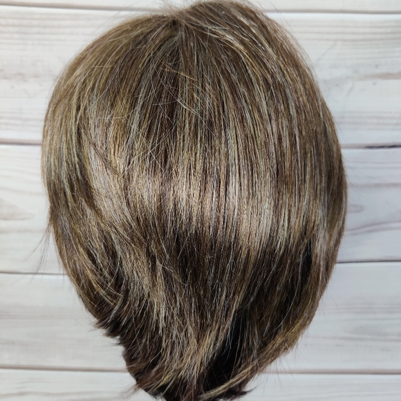 Wig w/strap - Picture 2 of 6